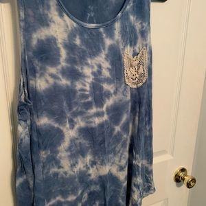 Loose tank with detailed pocket